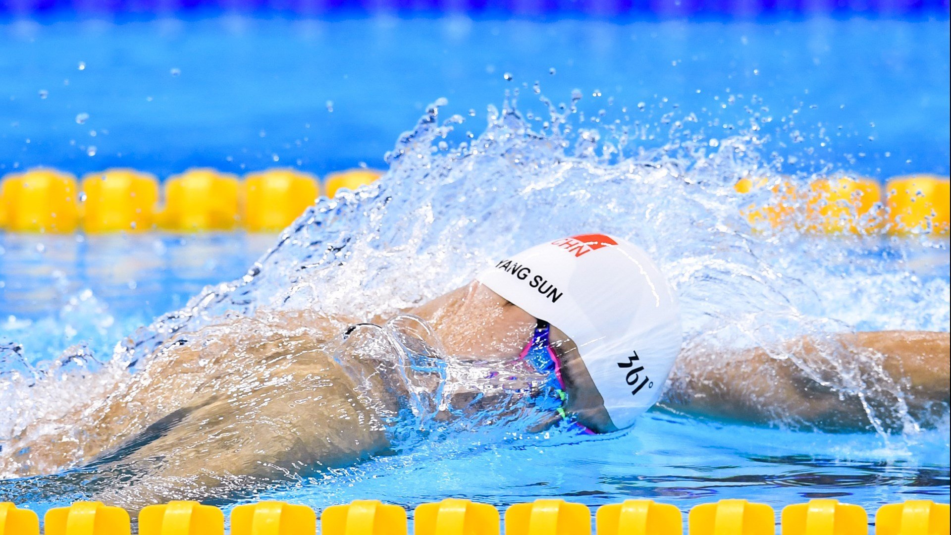 【世界冠军盘点】历届夺冠的经典瞬间回顾，4×100历届冠军