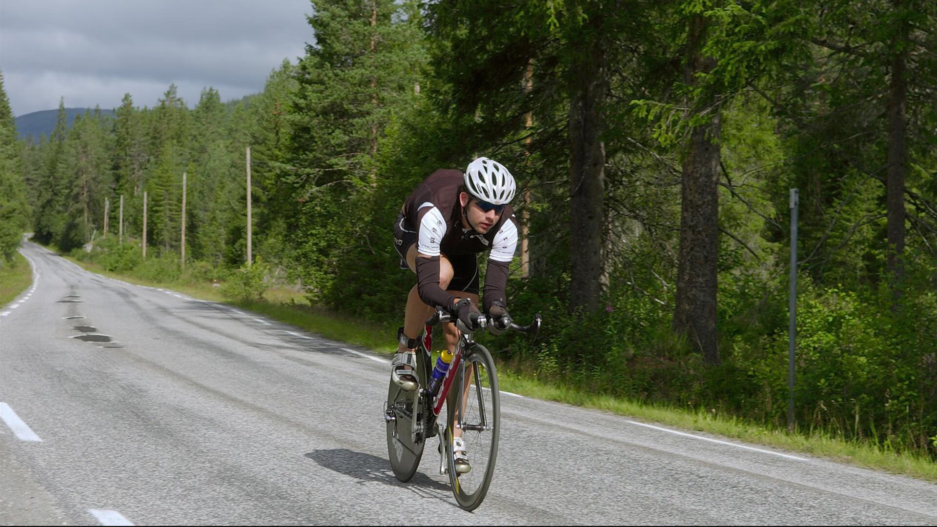 爱游戏中国官方网站平台-特斯拉F1赛道全新布局揭秘，特斯拉赛车